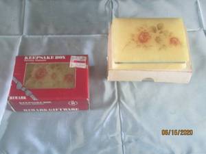 lot 402 image: ALABASTER KEEPSAKE BOXES  SET OF 2