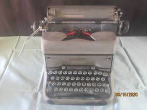 lot 411 image: VINTAGE L.C SMITH SUPER SPEED TYPE WRITER MODERN OFFICE MACHINE&nbsp
