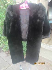 lot 415 image: PARISIAN FUR COMPANY DALLAS BLACK MINK CAPE & STOLE