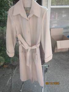 lot 418 image: LADY TRENCH COAT&nbsp