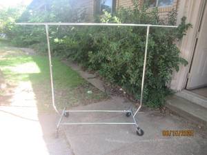 lot 422 image: ADJUSTABLE CLOTHING RACK ON WHEELS&nbsp