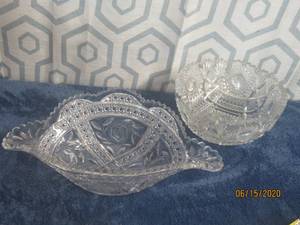 lot 431 image: TOTAL OF 2 VINTAGE BOWL CUT GLASS SAW TOOTH EDGE&nbsp