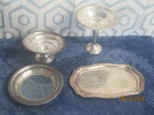 lot 435 image: TOTAL OF 4 PC SILVER PLATED SERVING TRAYS &amp CANDY COMPOTE PEDESTAL DISH&nbsp