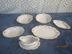 lot 441 image: TOTAL OF 6 PC WINTERLING GERMANY HERITAGE (ROSEBUDS) MATCH # 440&nbsp- VEGETABLE SERVING BOWLS&nbsp&nbsp- SERVING PLATTER&nbsp&nbsp- GRAVY BOAT WITH ATTACHED UNDERPLATE&nbsp&nbsp- RELISH DISH&nbsp