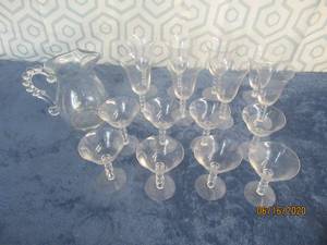 lot 446 image: TOTAL OF 17 PC VINTAGE&nbsp IMPERIAL CANDLEWICK&nbsp CRYSTAL CLEAR GLASS&nbsp&nbsp-8 COUPE SAUCER CHAMPAGNE GLASSES&nbsp- 8 WINE GLASSES&nbsp-&nbsp PITCHER&nbsp