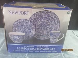 lot 384 image: NEWPORT STONEWARE HANDPAINTED 16 PIECE DINNERWARE SET&nbsp