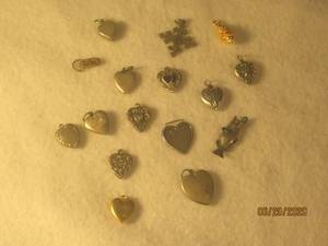 lot 541 image: TOTAL OF 16 VINTAGE NECKLACE CHARMS&nbsp