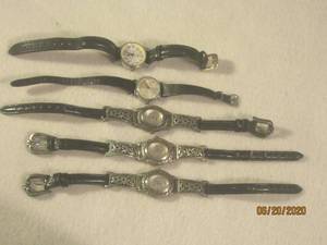 lot 545 image: TOTAL OF 5 LADY LEATHER WATCHES