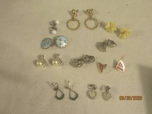 lot 547 image: TOTAL OF 10 SET CLIP EARRINGS&nbsp