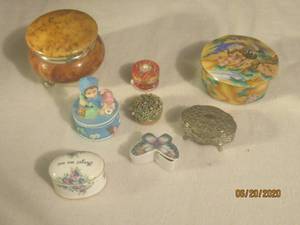 lot 548 image: TOTAL OF 7 VINTAGE TRINKETS