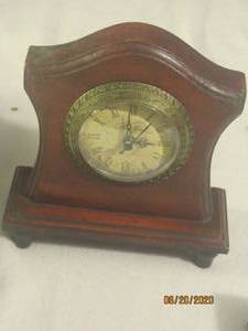 lot 549 image: WINCHESTER DESK CLOCK&nbsp
