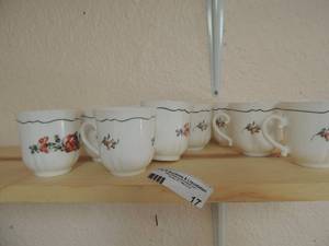 lot 17 image: 10 Arcopal france caf cups