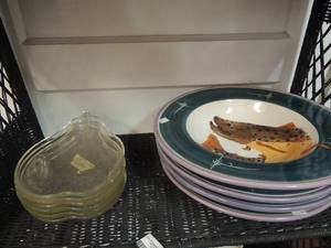 lot 21 image: 6 pear shaped glasses and Belsing fish bowls x 4