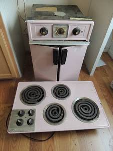 lot 3 image: Frigidaire PINK cooktop stove in working condition 20L x 32H x 5 wide,matching wall oven 28H X 24l x 20w