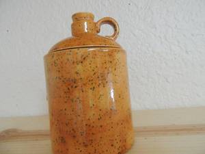 lot 45 image: Cheese pot with green dots