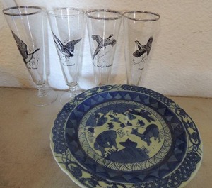 lot 63 image: 4 Canada Goose wine glasses  &  Blue Willow sandwich plate