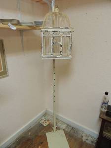 lot 71 image: Tall bird stand with bird cage Vintage 78 height