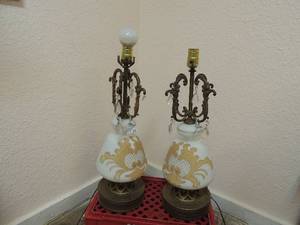 lot 73 image: 2 vintage lamps no shades Chandalier tops 1 light works white gold design