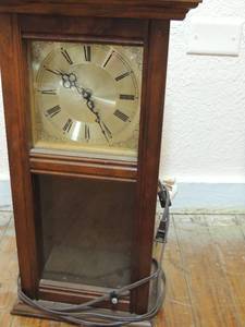 lot 75 image: Vintage wall clock wild life collections light works