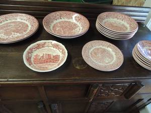 lot 5 image: England A Quila Dishes- 2 large soup bowls, 1 dinner plate, 5 coffee cups and 15 dessert plates