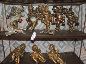 lot 84 image: 8 plastic golden angels playing instruments small angel has holes in knees and silver angel playing violin