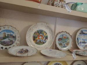 lot 89 image: 8 hanging state plates Texas, Montana Canada, Arkansas and more