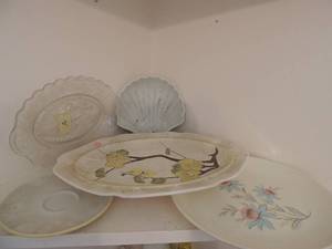lot 98 image: Redwing serving dish, fair lane pattern plate, seashell plate, yellow white saucer and more
