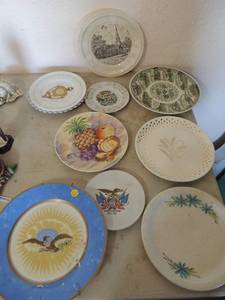 lot 115 image: Plate lot- Wallace china blue floral design, gold and white plate,  Ucago fruit plate, E. Pluribus eagle 200th anniversary Florida plate and more