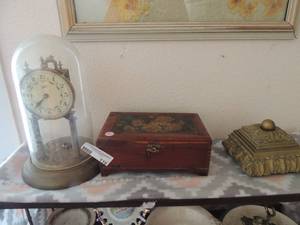 lot 118 image: small wooden  gold jewlery box floral jewlery box, lchatz quartz clock