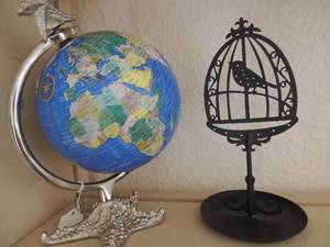 lot 122 image: 10 world globe.   metal bird cage stand 9
