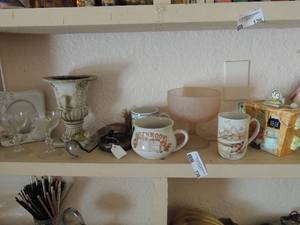 lot 130 image: Bird design coffee cup,  TEAPOT  8 X 6 X 4