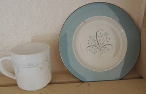 lot 131 image: Syracuse china meadow breeze plate  ,   Arcapal coffee mug