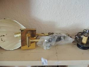 lot 135 image: Gold shell shaped desk lamp and small black tea lamp