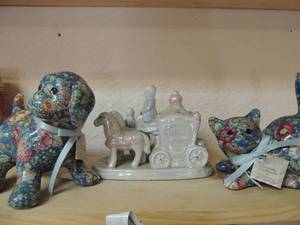 lot 12 image: A puppy and a kitten statue made by Blue Spring porcelain patchworks plus a handmade Cinderella horse and carriage