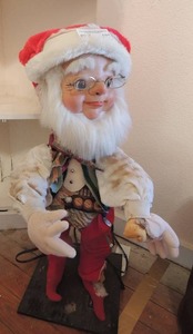 lot 151 image: 31 Electric Santa. Works but needs cleaning