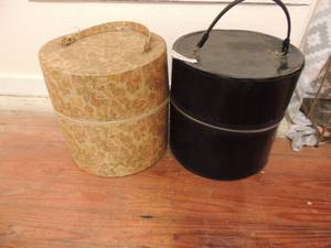 lot 174 image: Brown flower with handle large, Double hat box, and 1 double hat box with white handle