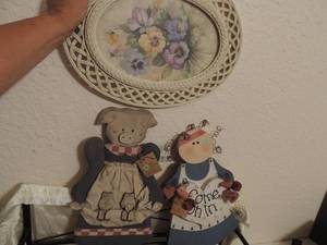 lot 179 image: Sow and babies 16 wood, wooden girl 14 5x7 butterfly  and oval 17x12 floral art