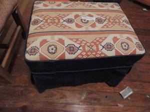 lot 180 image: Brown and black ottoman 13x21