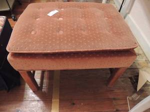lot 181 image: 18x24 light brown foot stool great condition