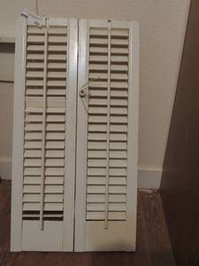 lot 201 image: Small single pair window shutter 26x14