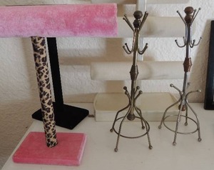 lot 209 image: 2 necklace display stands 2 bracelet splay and 3 tier watch display