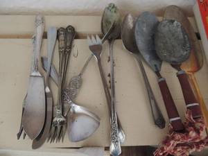 lot 232 image: Various STAINLESS flatwar, GOLD CAKE KNIFE - HIC, KNIVES - TUDOR , and 2 red handled large  SPOON - WOODROSE SILVER