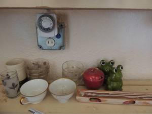 lot 233 image: 2 green frogs, pudding bowls with gold trim x 5 blue bowl pottery dip tray and much more