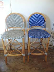 lot 252 image: 2 Wicker chairs BAR HEIGHT   ONE HAS Blue seat  & ONE HAS A GREY SEAT  45x20  GREAT CONDITION