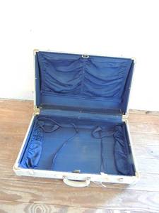 lot 255 image: Vintage white with blue interior Samsonite suitcase