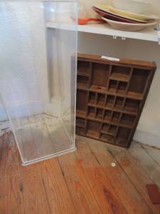 lot 262 image: 24x9 clear display case (DOLL) AND A  NIC-NAC DIVIDED SHELVING UNIT 16x12