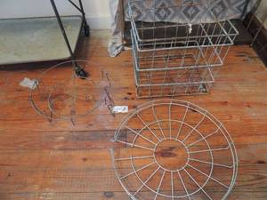 lot 272 image: Metal milk crate , Metal canning jar holder, DECORATIVE WIRE PIECE