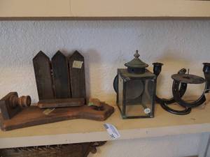 lot 287 image: Horse shoe candle holder  black wooden wall candle porch light cover mini hanging fence panel