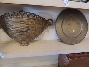 lot 294 image: Brass serving platter wall flower pot gold