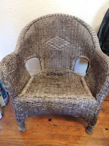 lot 296 image: Vintage wicker chair needs minor repair